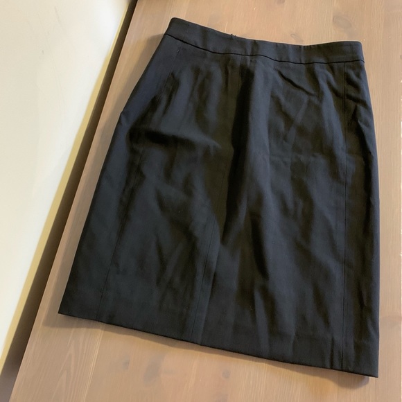 🆕 Club Monaco “Manhattan Tex” Soot Black Wool Skirt - Women’s Size 2 - Picture 3 of 4